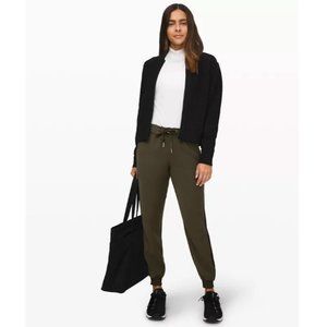 Lululemon On the Fly Jogger Velvet Trim